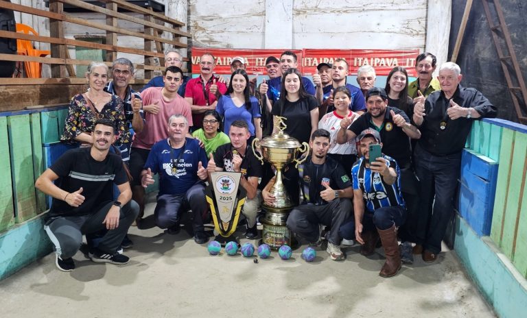 Colônia da Aroeira é campeã municipal de bocha 2025 em Formigueiro